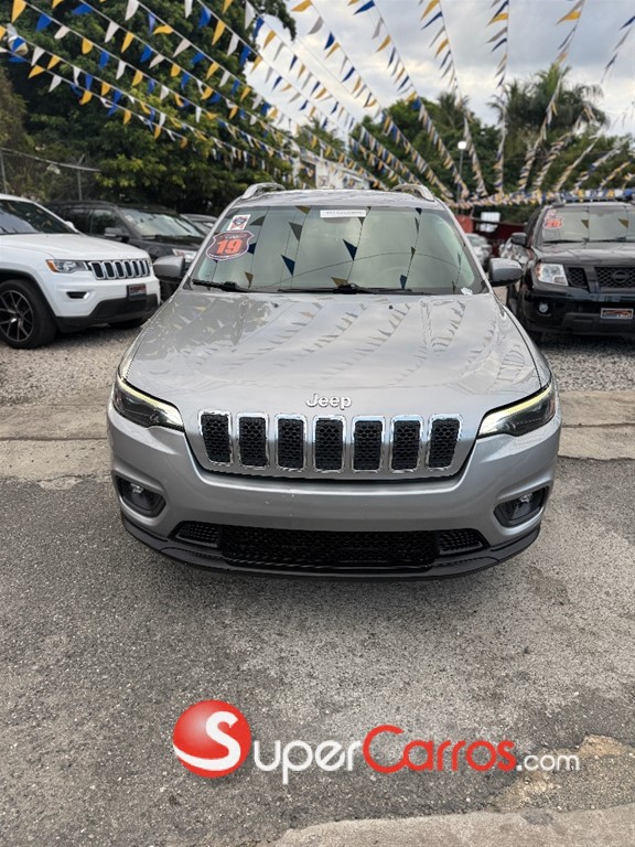 2019 Jeep Cherokee Latitude Plus — foto 2 / 10