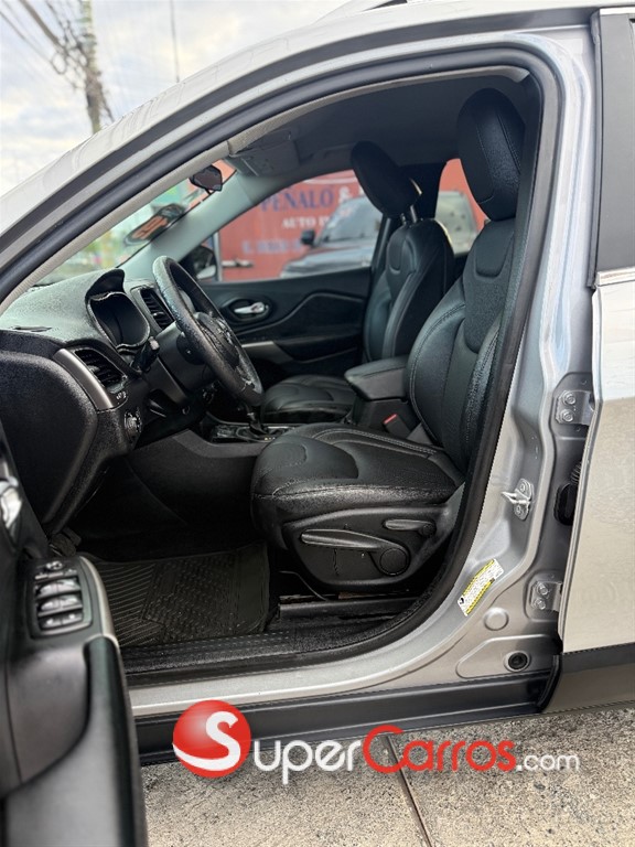2019 Jeep Cherokee Latitude Plus — foto 7 / 10