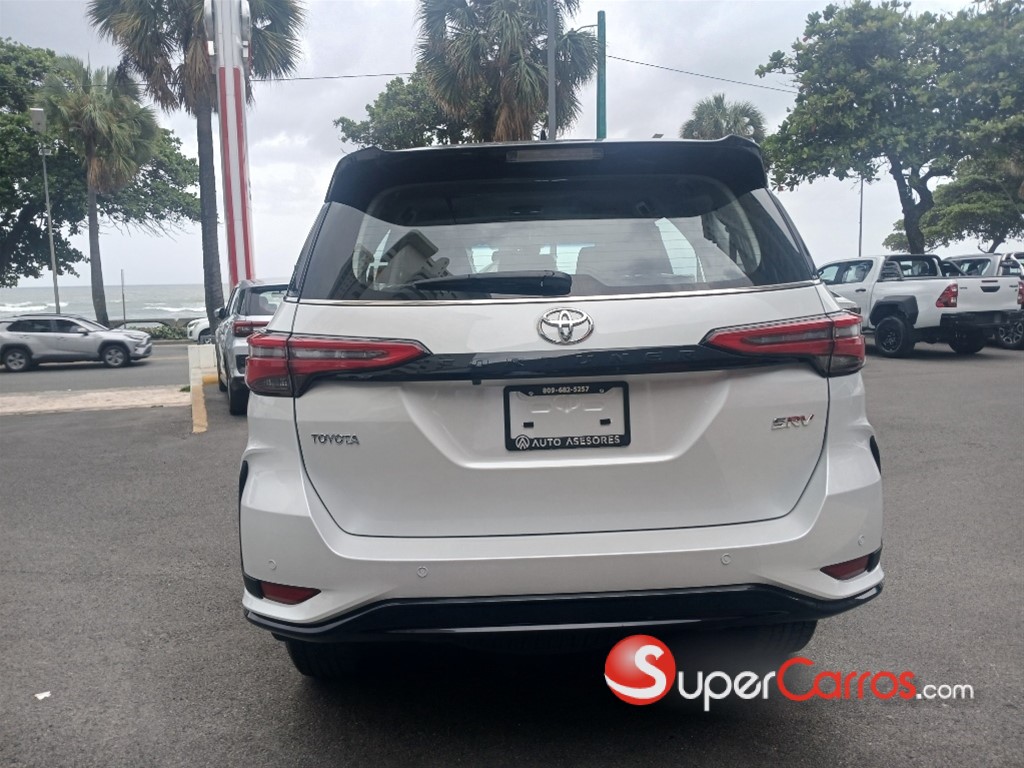 2025 Toyota Fortuner SRV TSS — foto 3 / 10