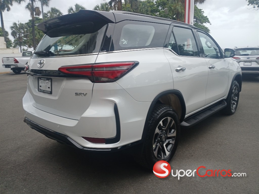 2025 Toyota Fortuner SRV TSS — foto 5 / 10
