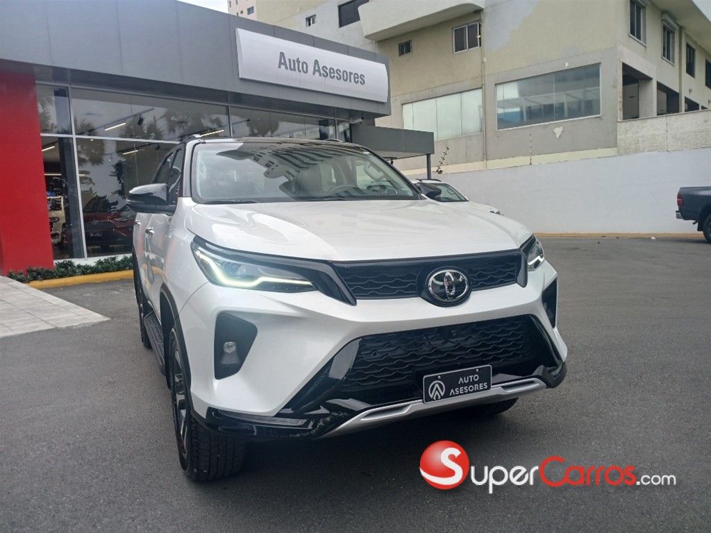 2025 Toyota Fortuner SRV TSS — foto 6 / 10