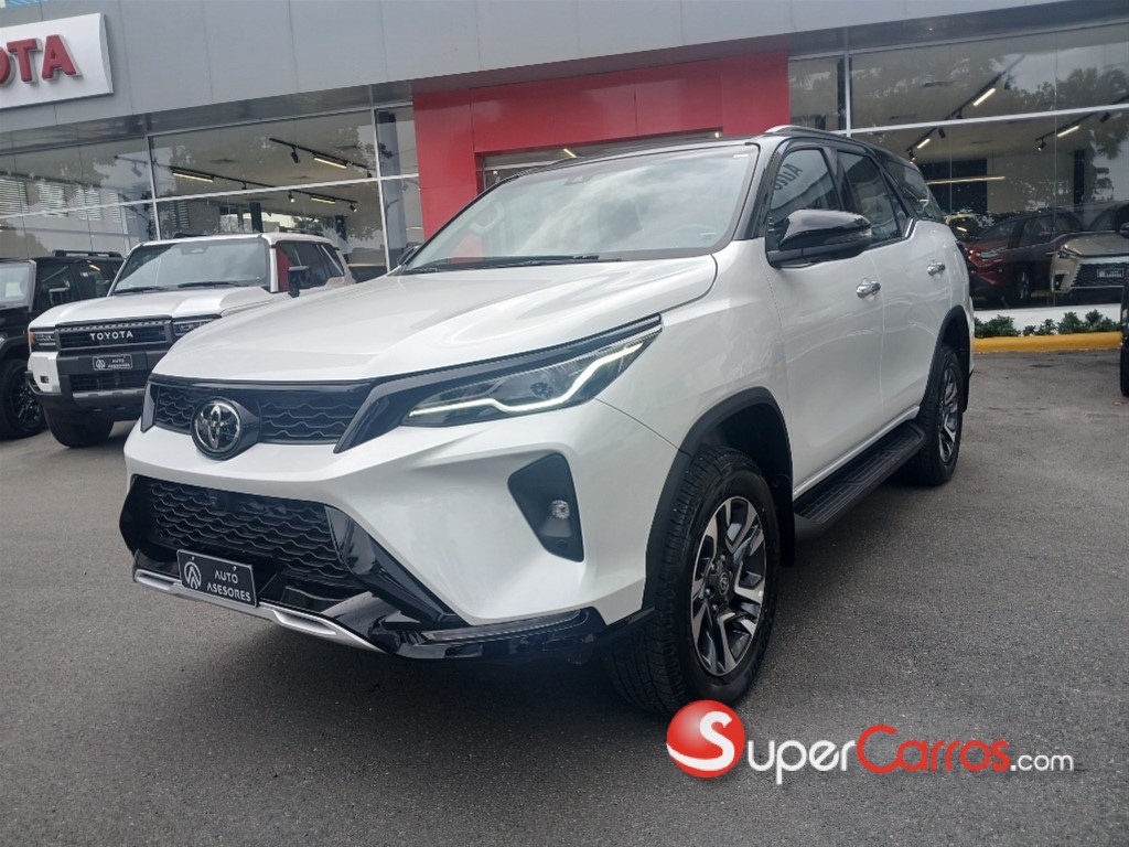 2025 Toyota Fortuner SRV TSS — foto 7 / 10