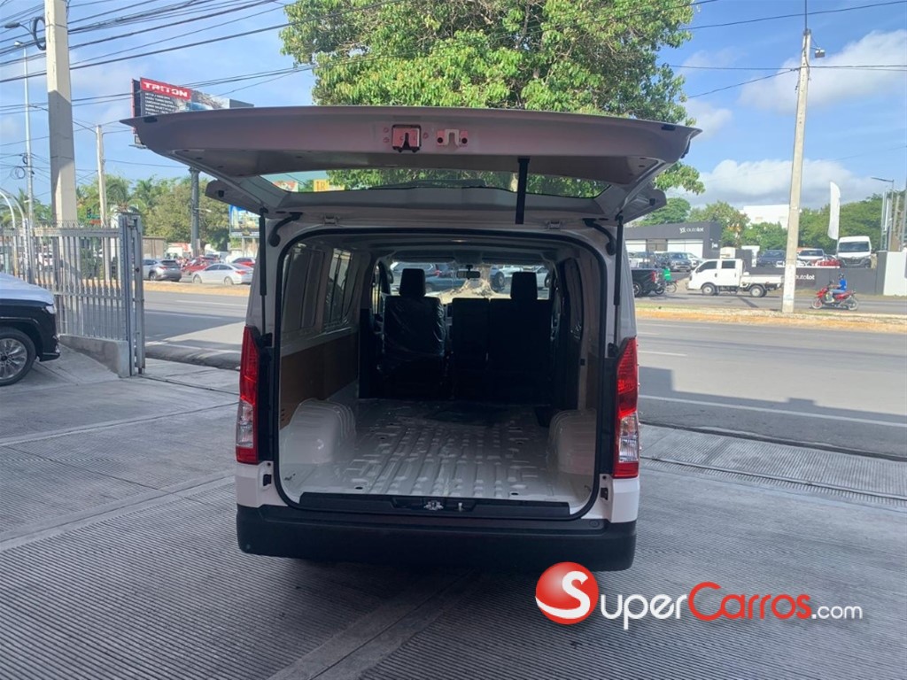 2025 Toyota Hiace — foto 4 / 12