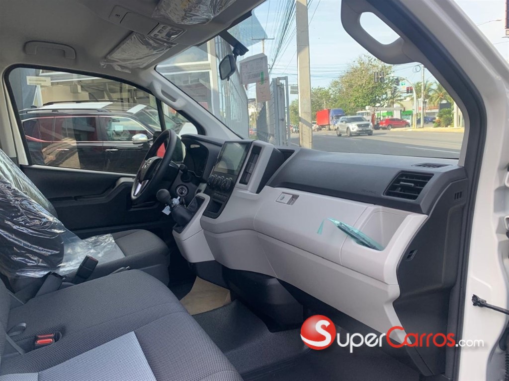 2025 Toyota Hiace — foto 8 / 12