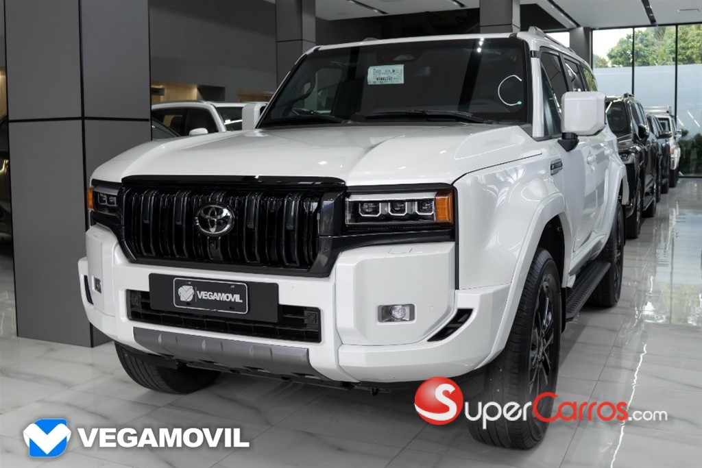 2025 Toyota Land Cruiser Prado Luxury 01