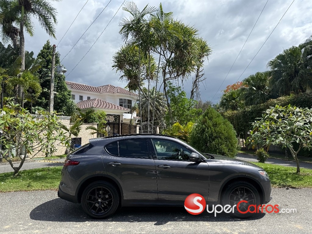 2019 Alfa Romeo Stelvio — foto 3 / 10