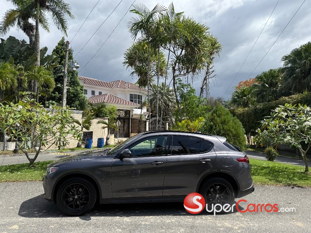 2019 Alfa Romeo Stelvio — foto 4 / 10
