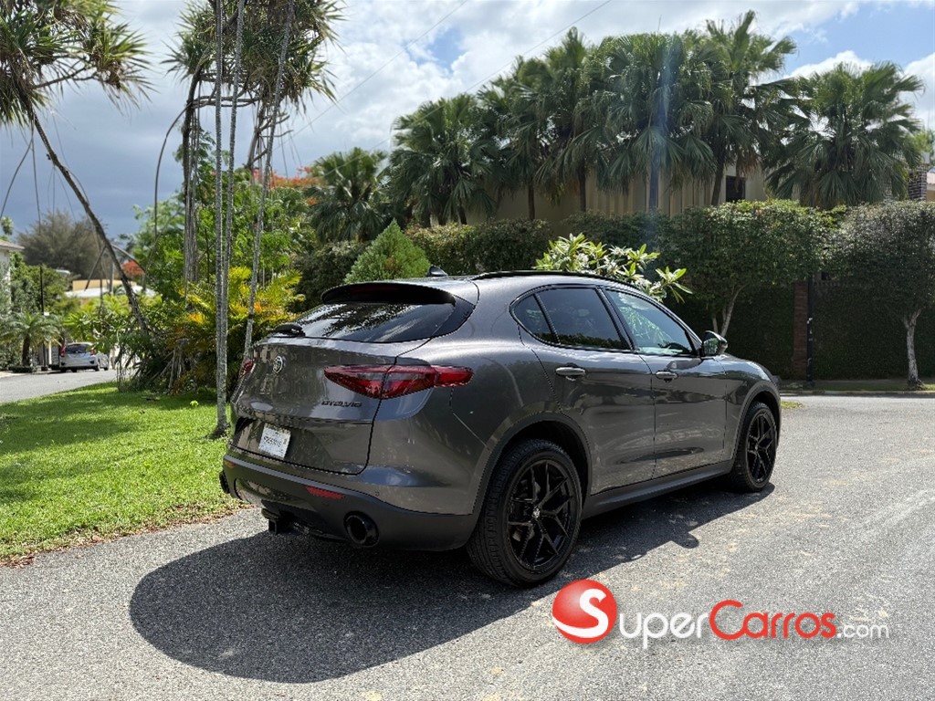 2019 Alfa Romeo Stelvio — foto 5 / 10