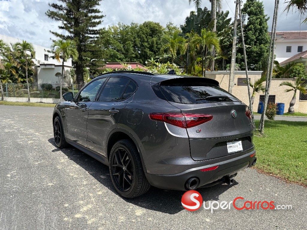 2019 Alfa Romeo Stelvio — foto 6 / 10
