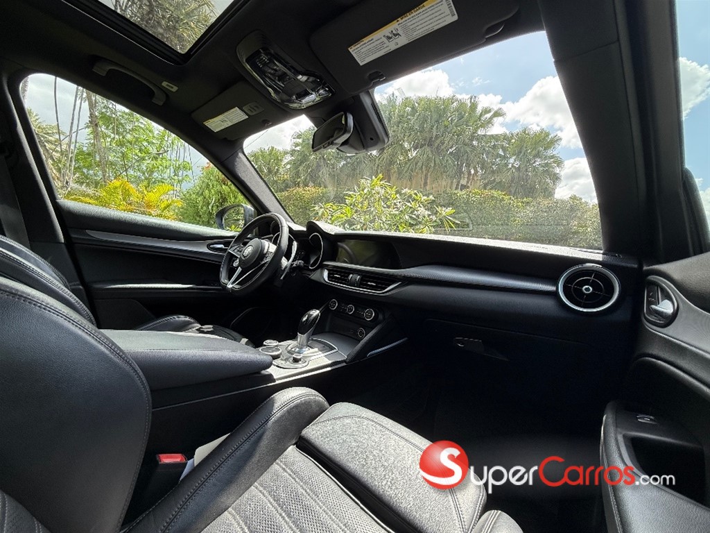 2019 Alfa Romeo Stelvio — foto 8 / 10