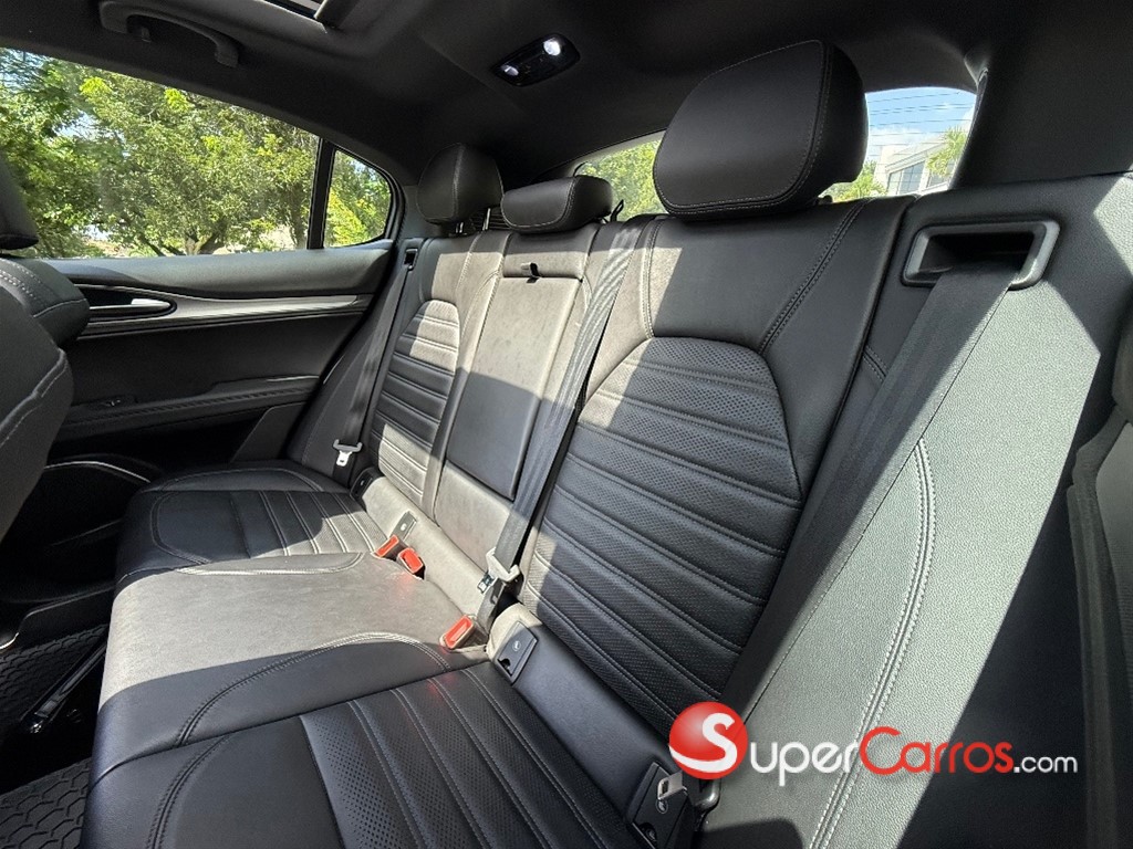 2019 Alfa Romeo Stelvio — foto 9 / 10