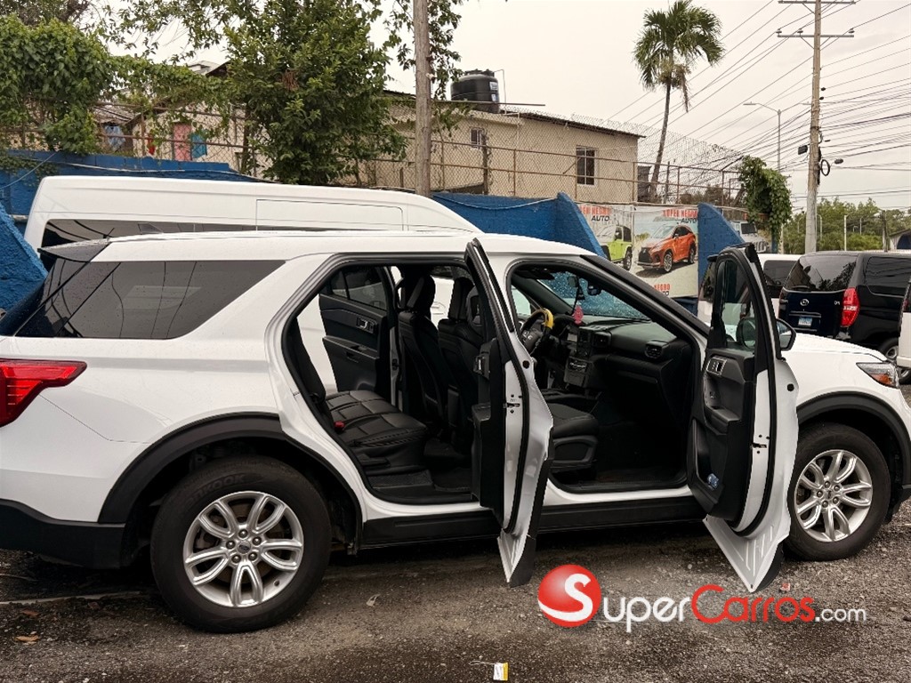 2020 Ford Explorer — foto 9 / 12