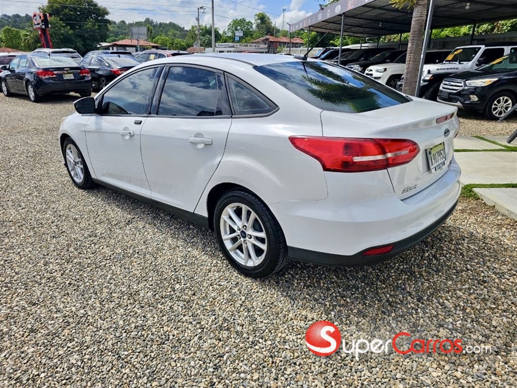2016 Ford Focus — foto 2 / 11