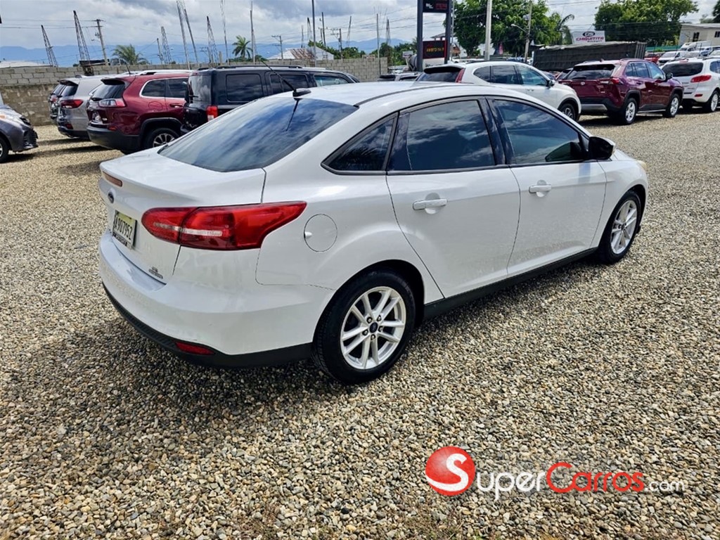 2016 Ford Focus — foto 6 / 11