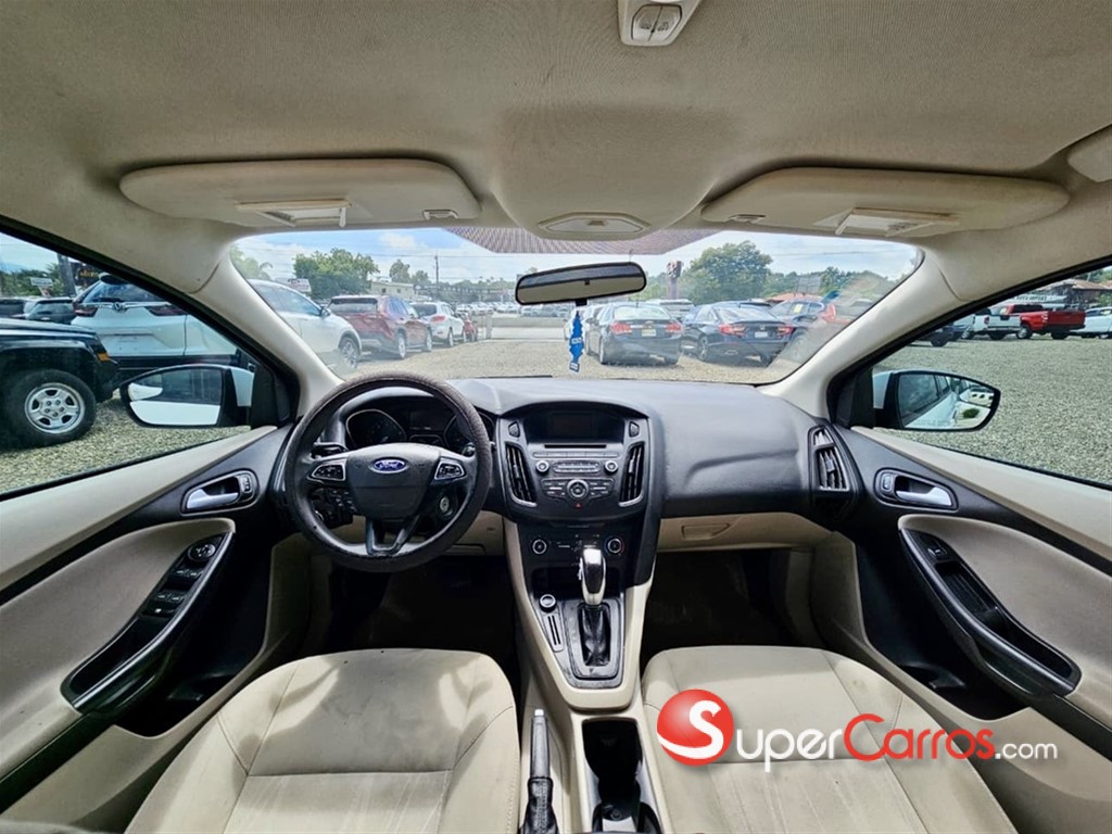 2016 Ford Focus — foto 8 / 11