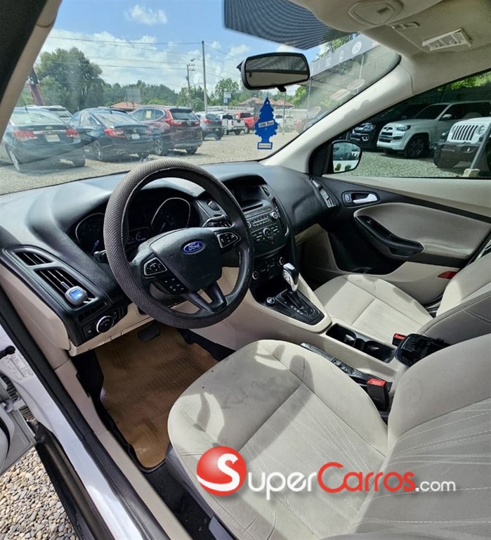 2016 Ford Focus — foto 9 / 11