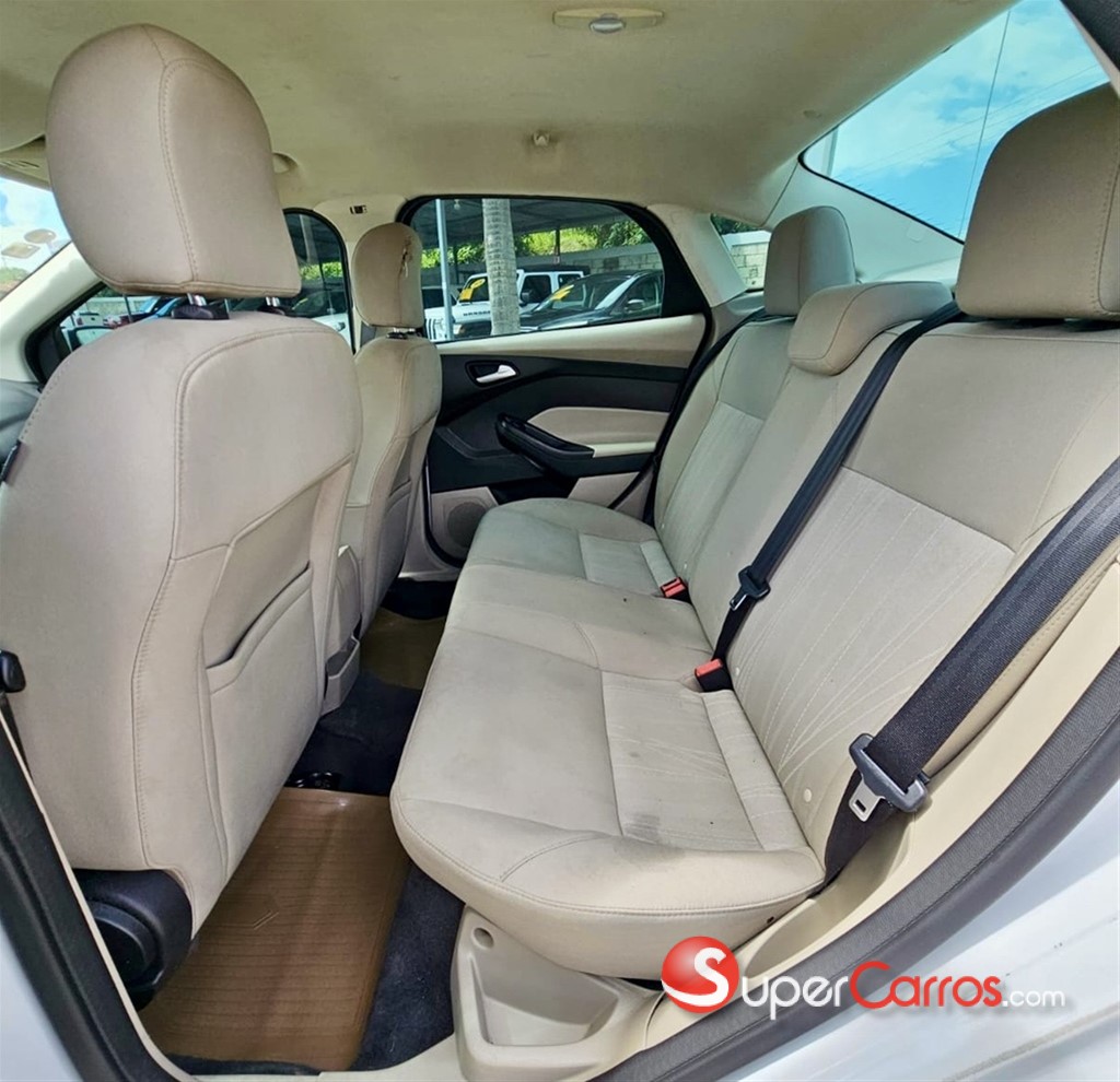 2016 Ford Focus — foto 10 / 11