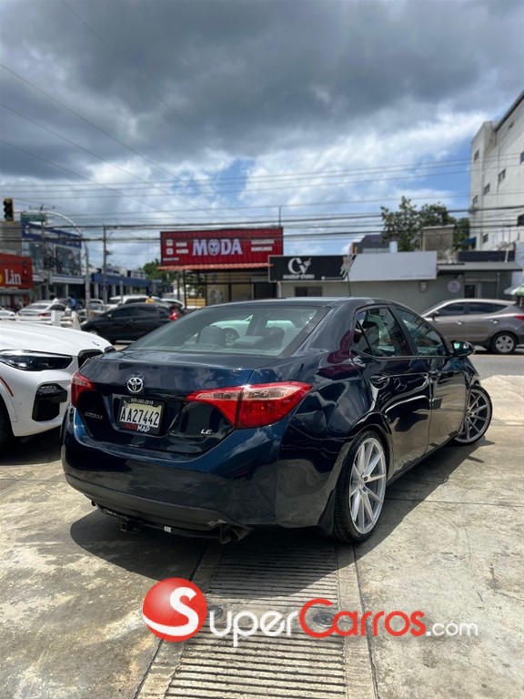 2017 Toyota Corolla LE — foto 2 / 8