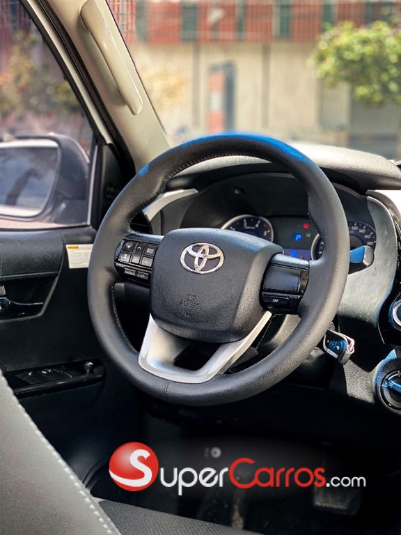 2018 Toyota Hilux — foto 5 / 9