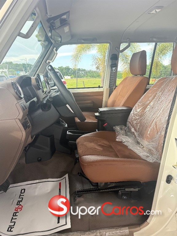 2025 Toyota Land Cruiser LX Serie 70 — foto 5 / 11