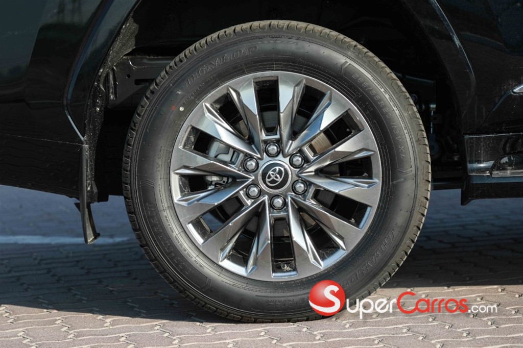 2025 Toyota Land Cruiser 70 ANIVERSARIO — foto 2 / 12