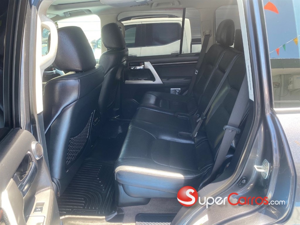 2013 Toyota Land Cruiser VX — foto 8 / 11