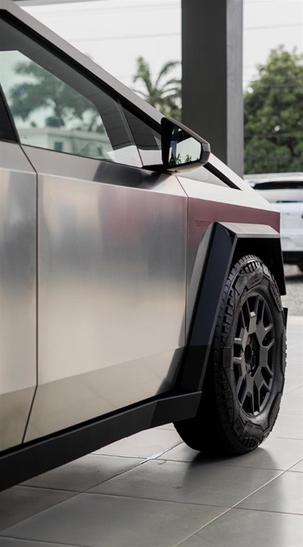 2024 Tesla CyberTruck — foto 4 / 11