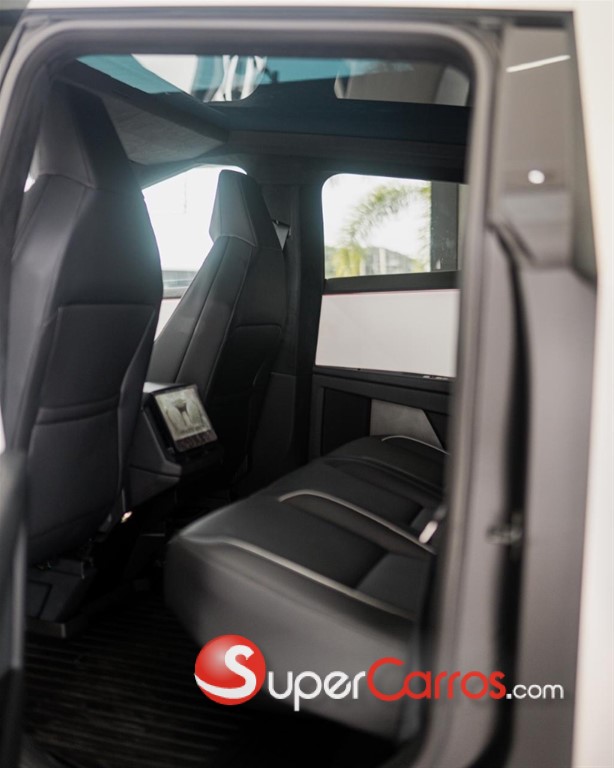 2024 Tesla CyberTruck — foto 10 / 11