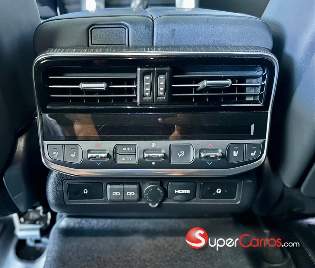 2024 Toyota Land Cruiser VXR — foto 10 / 12