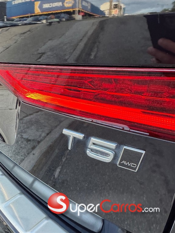 2020 Volvo XC60 B5 Momentum — foto 4 / 12