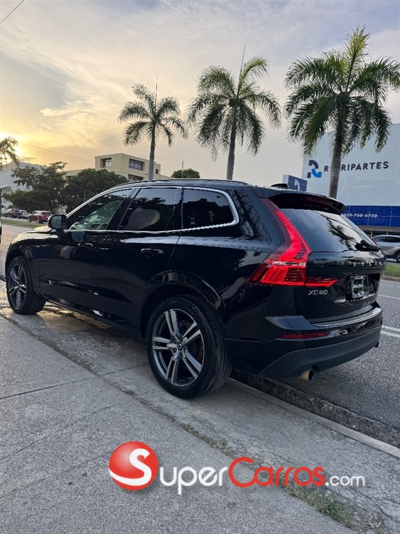 2020 Volvo XC60 B5 Momentum — foto 5 / 12