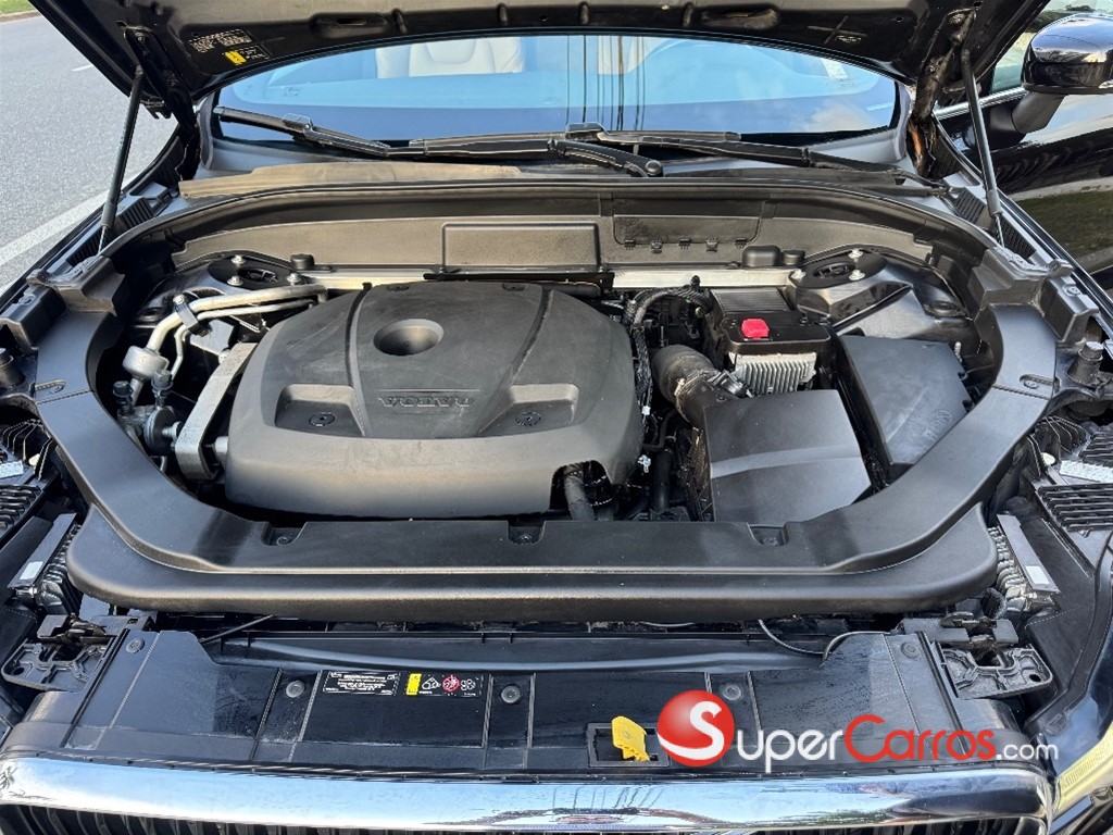 2020 Volvo XC60 B5 Momentum — foto 11 / 12