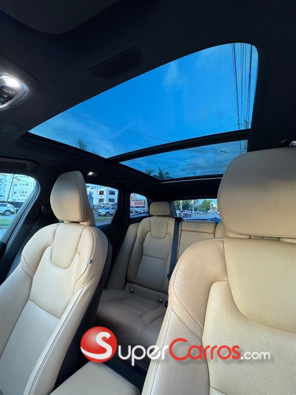 2020 Volvo XC60 B5 Momentum — foto 12 / 12