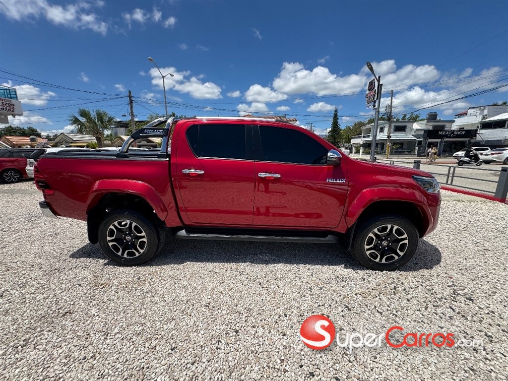 2025 Toyota Hilux SRX — foto 8 / 12