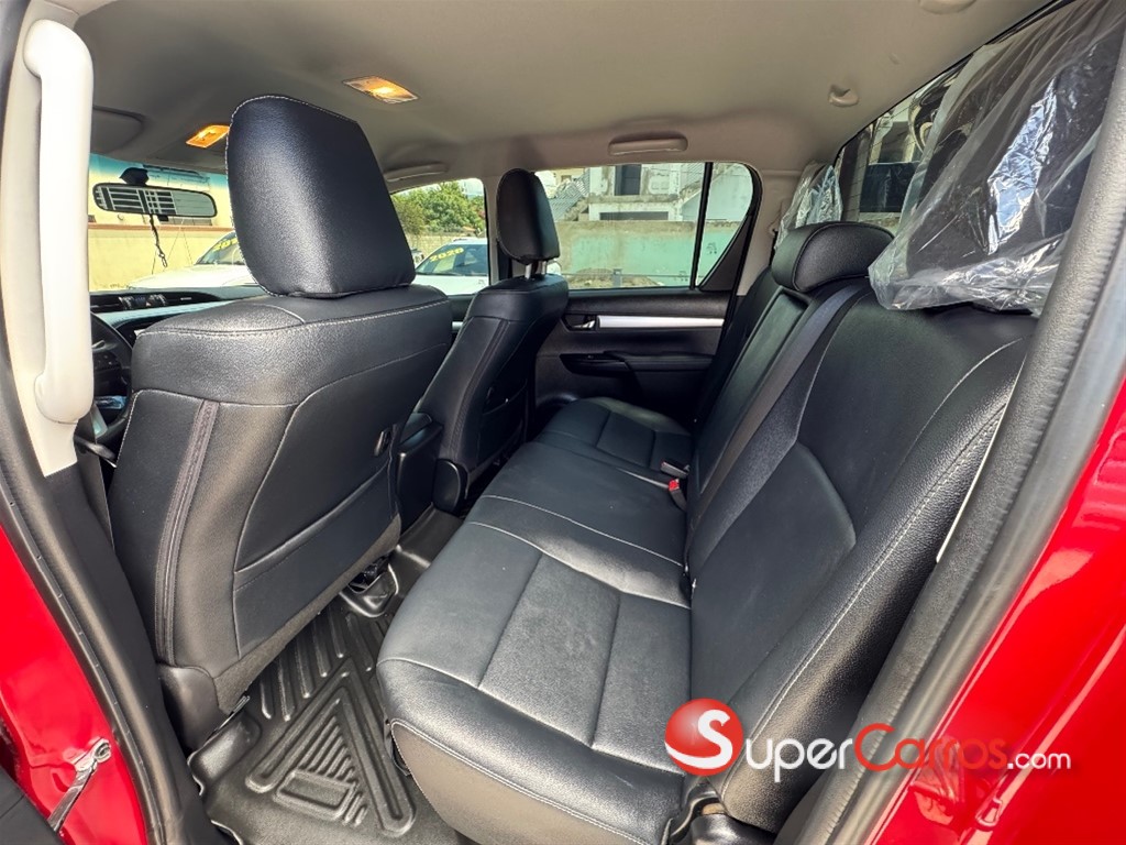 2025 Toyota Hilux SRX — foto 10 / 12