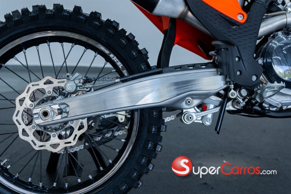 2025 KTM SX-F — foto 8 / 12
