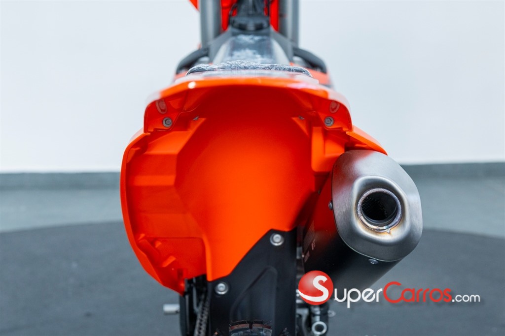 2025 KTM SX-F — foto 10 / 12