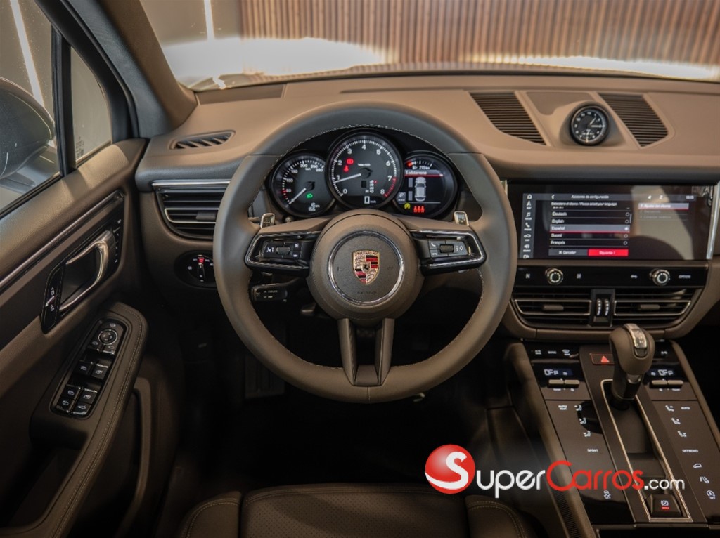 2025 Porsche Macan — foto 8 / 12