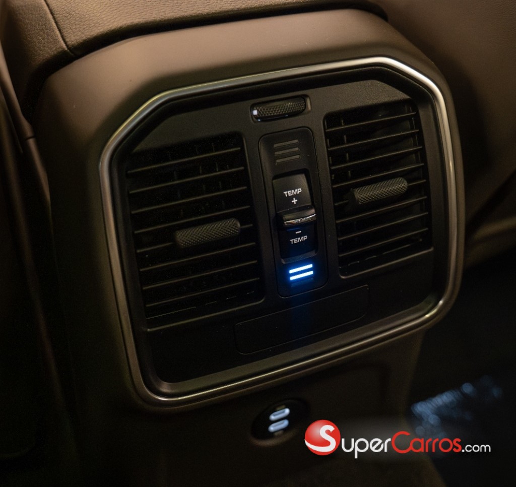 2025 Porsche Macan — foto 11 / 12