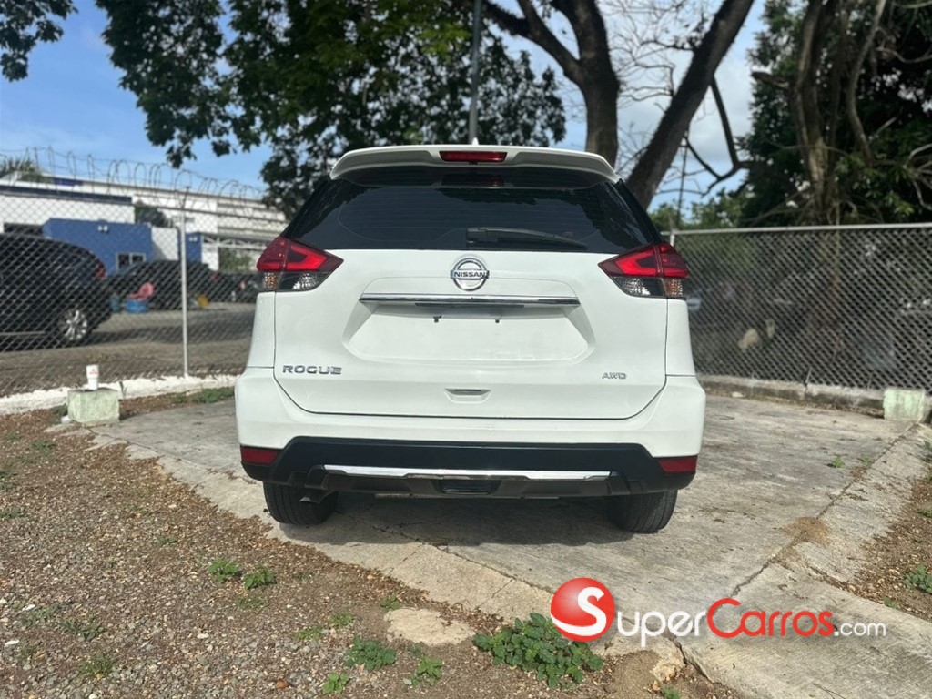 2017 Nissan Rogue — foto 2 / 11