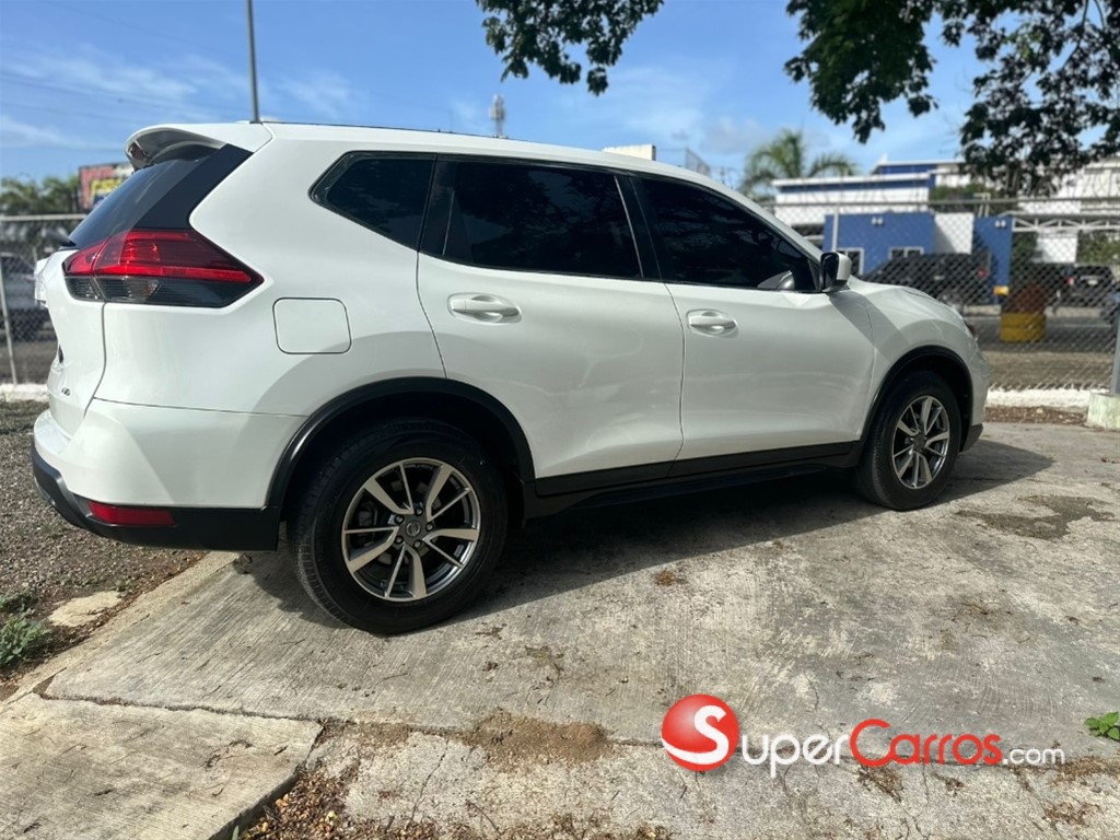 2017 Nissan Rogue — foto 5 / 11