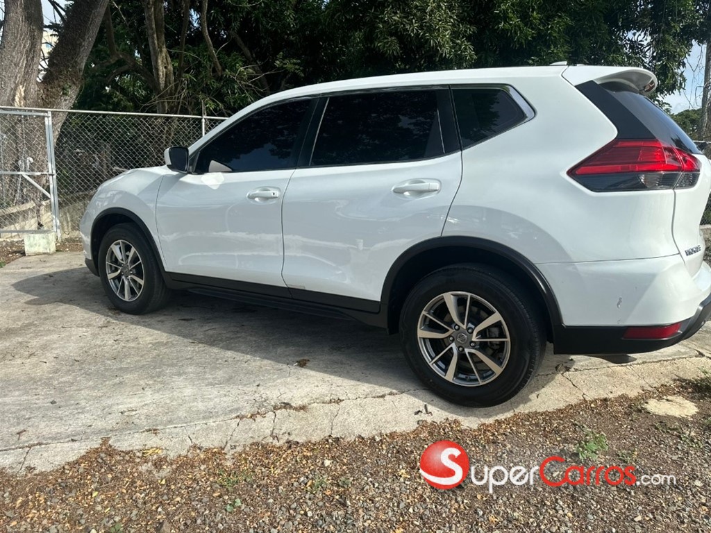 2017 Nissan Rogue — foto 7 / 11