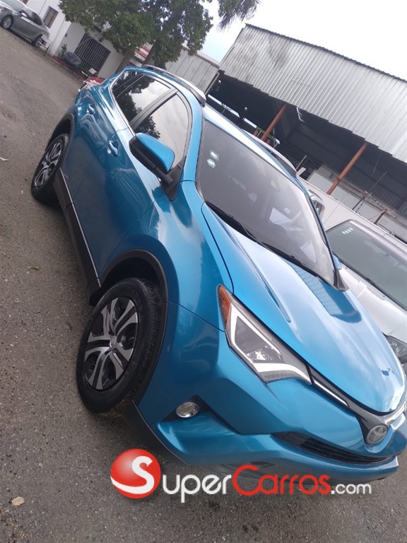 2018 Toyota RAV4 LE — foto 4 / 12