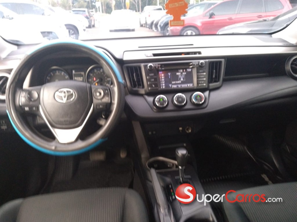 2018 Toyota RAV4 LE — foto 8 / 12
