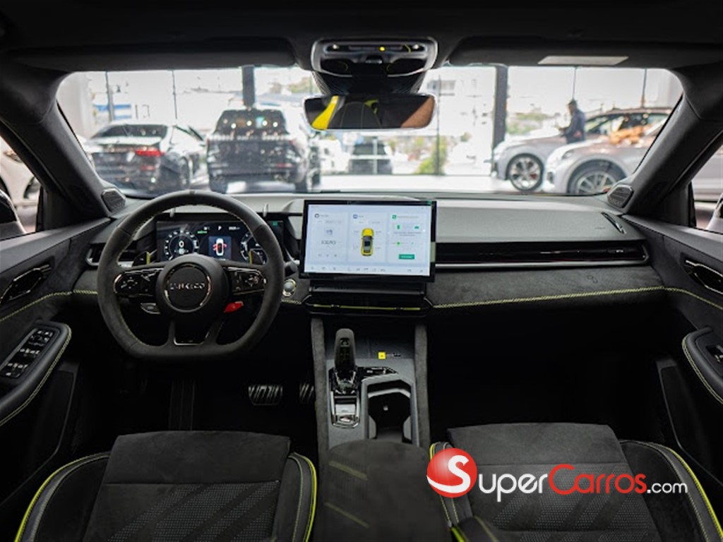 2025 Lynk CO 03 — foto 10 / 12