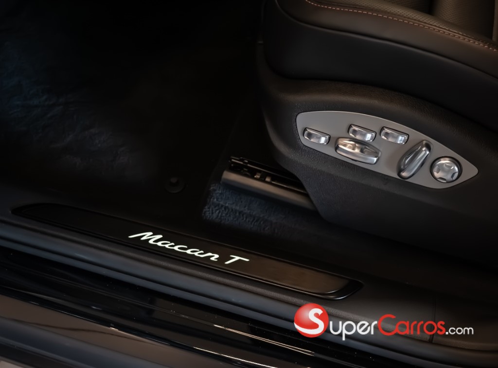 2025 Porsche Macan T — foto 10 / 12