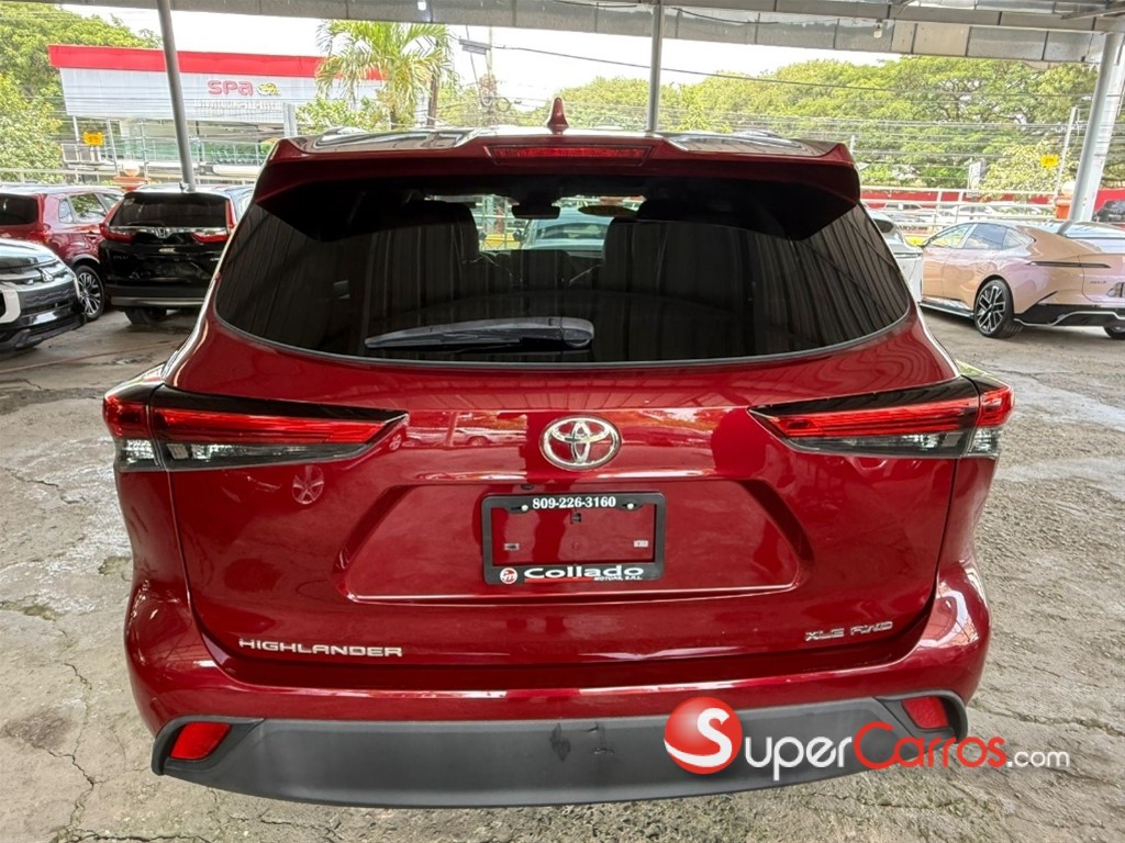 2021 Toyota Highlander XLE — foto 2 / 9