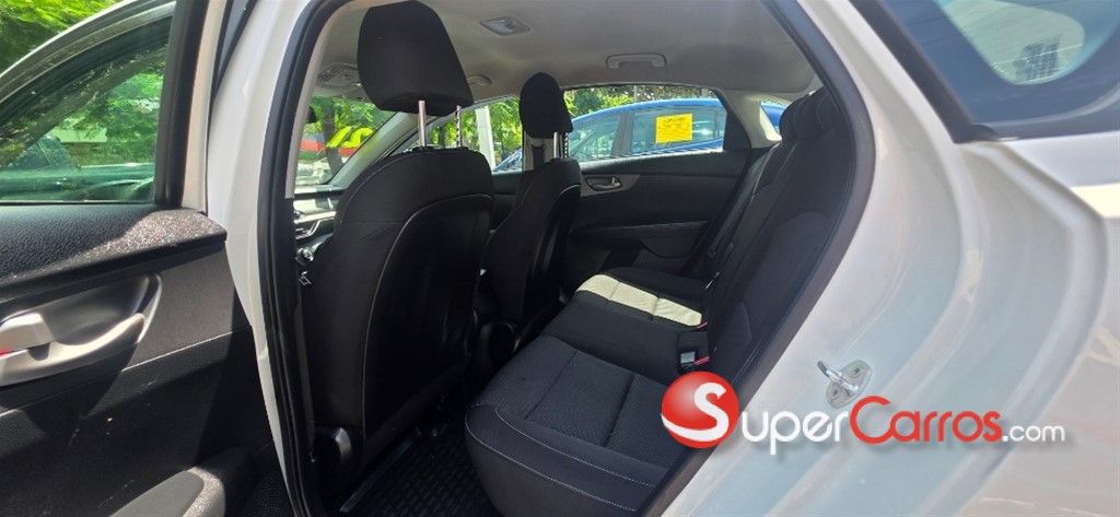 2021 Kia Forte LXS — foto 9 / 10