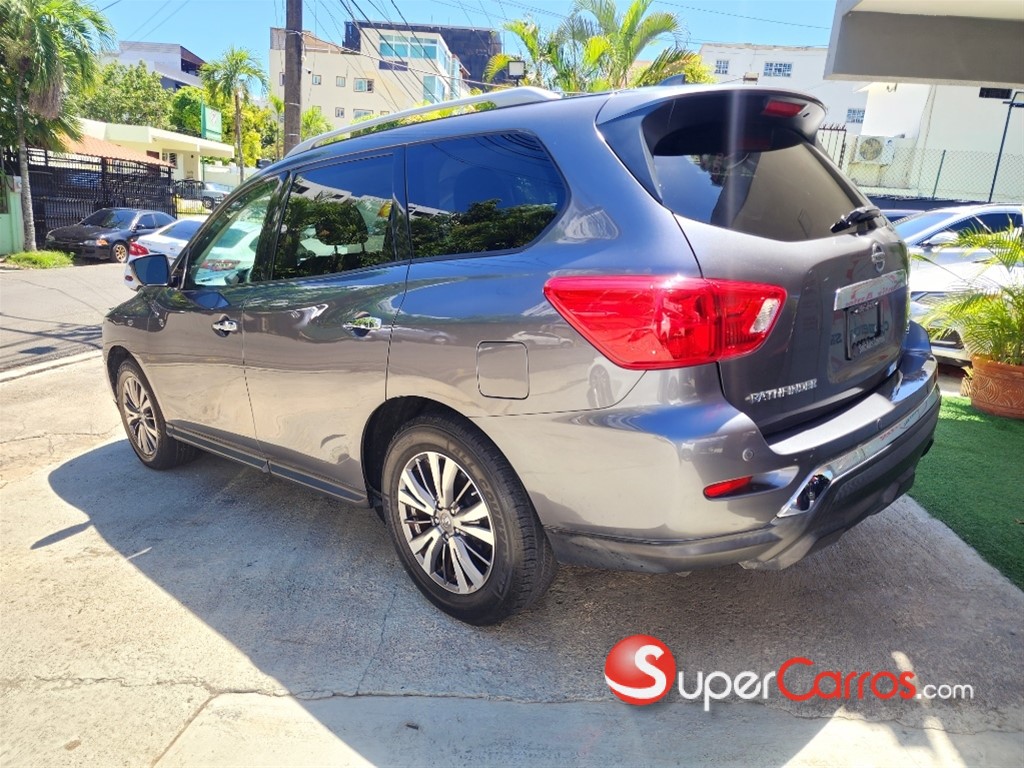 2019 Nissan Pathfinder SV — foto 4 / 10