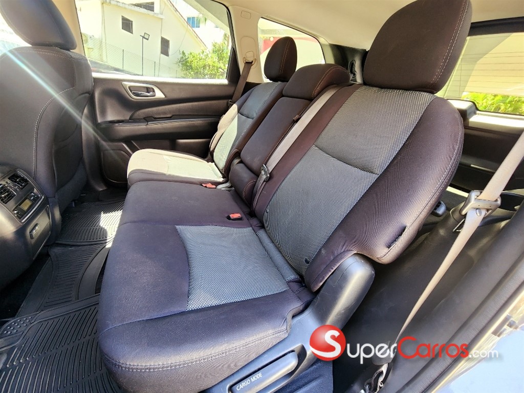 2019 Nissan Pathfinder SV — foto 7 / 10